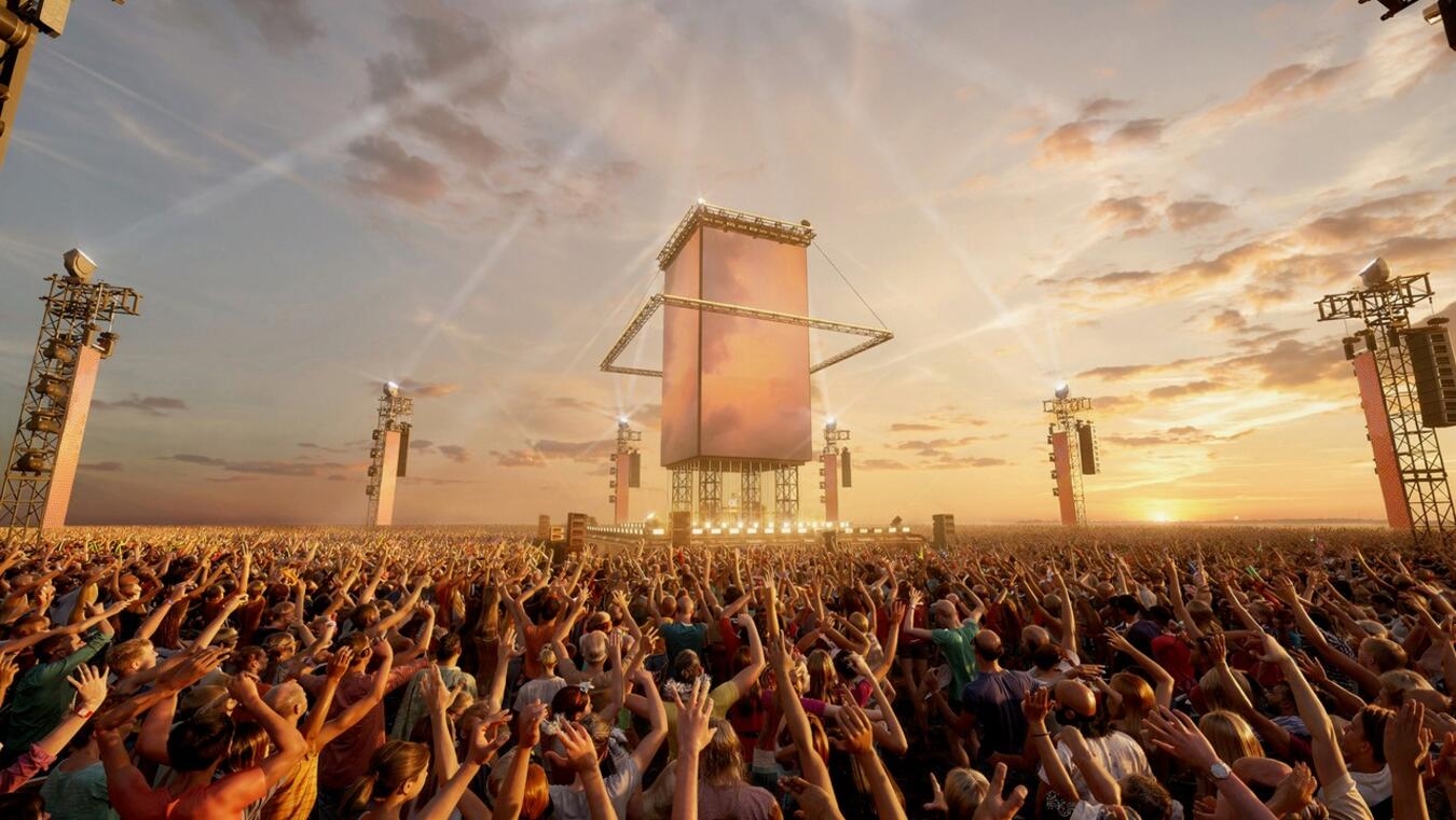 "360-Grad-Centerstage Desert Valley mit Säulen und Videowürfel, Premiere auf Parookaville Festival"