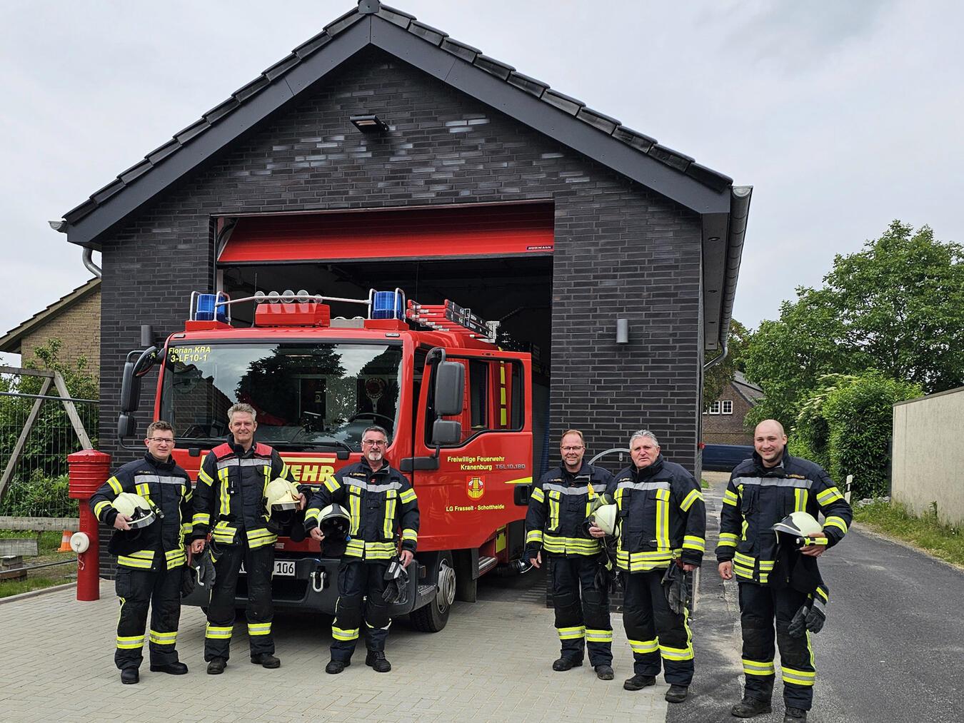 Zum Tag der offenen Tür wird die gesamte Löschgruppe antreten- Hier zu sehen (v.l.): Stefan Thüs, Gerard de Groot, Ralf Timmermann , Frank Günzel, Stephan Derks und Tim Diederichs.NN-Foto: HF