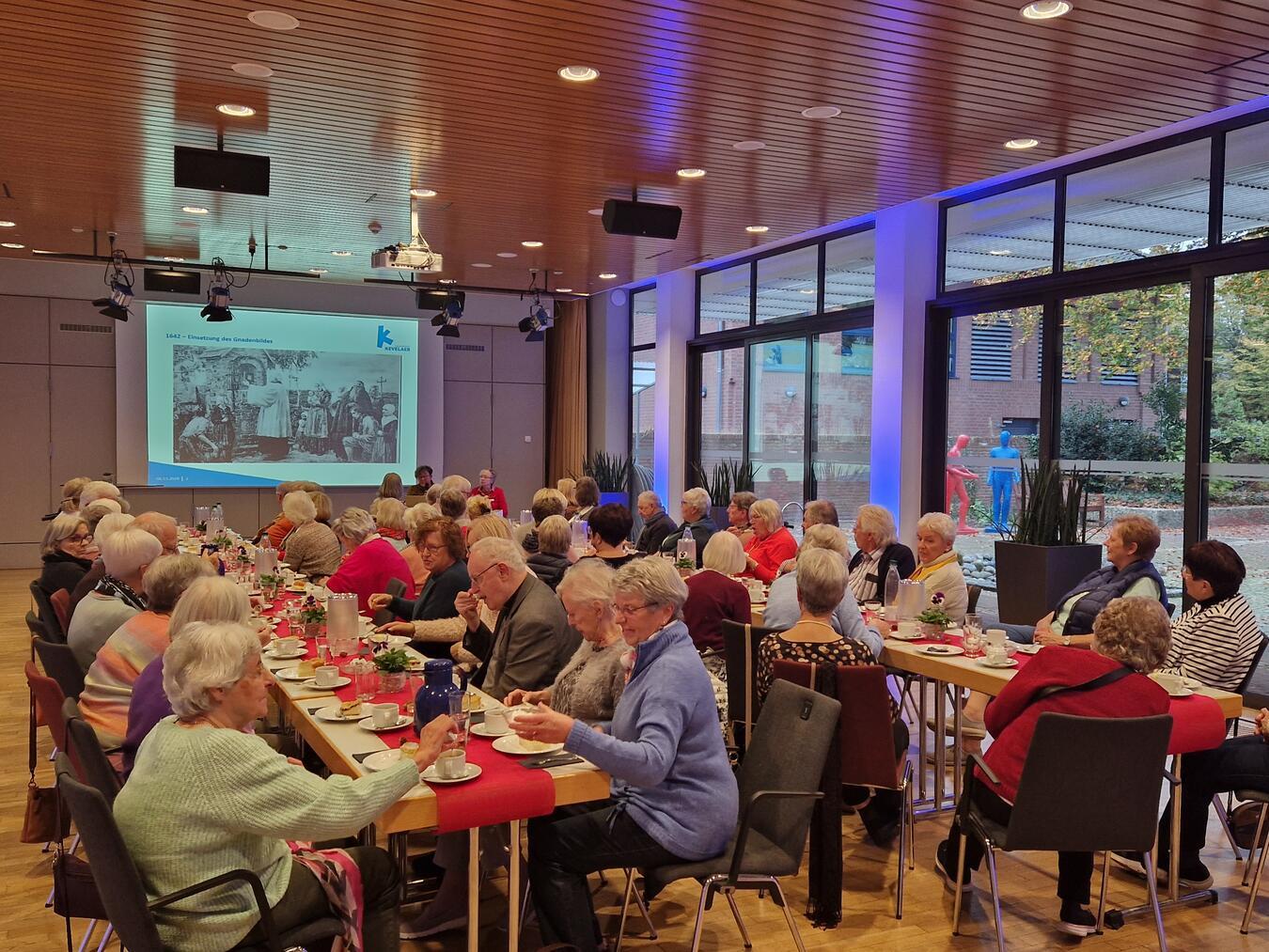 Zum Vortrag „Kevelaer – meine Stadt und ihre Menschen“ kamen über 50 Interessierte ins Konzert- und Bühnenhaus. Foto: © Wallfahrtsstadt Kevelaer