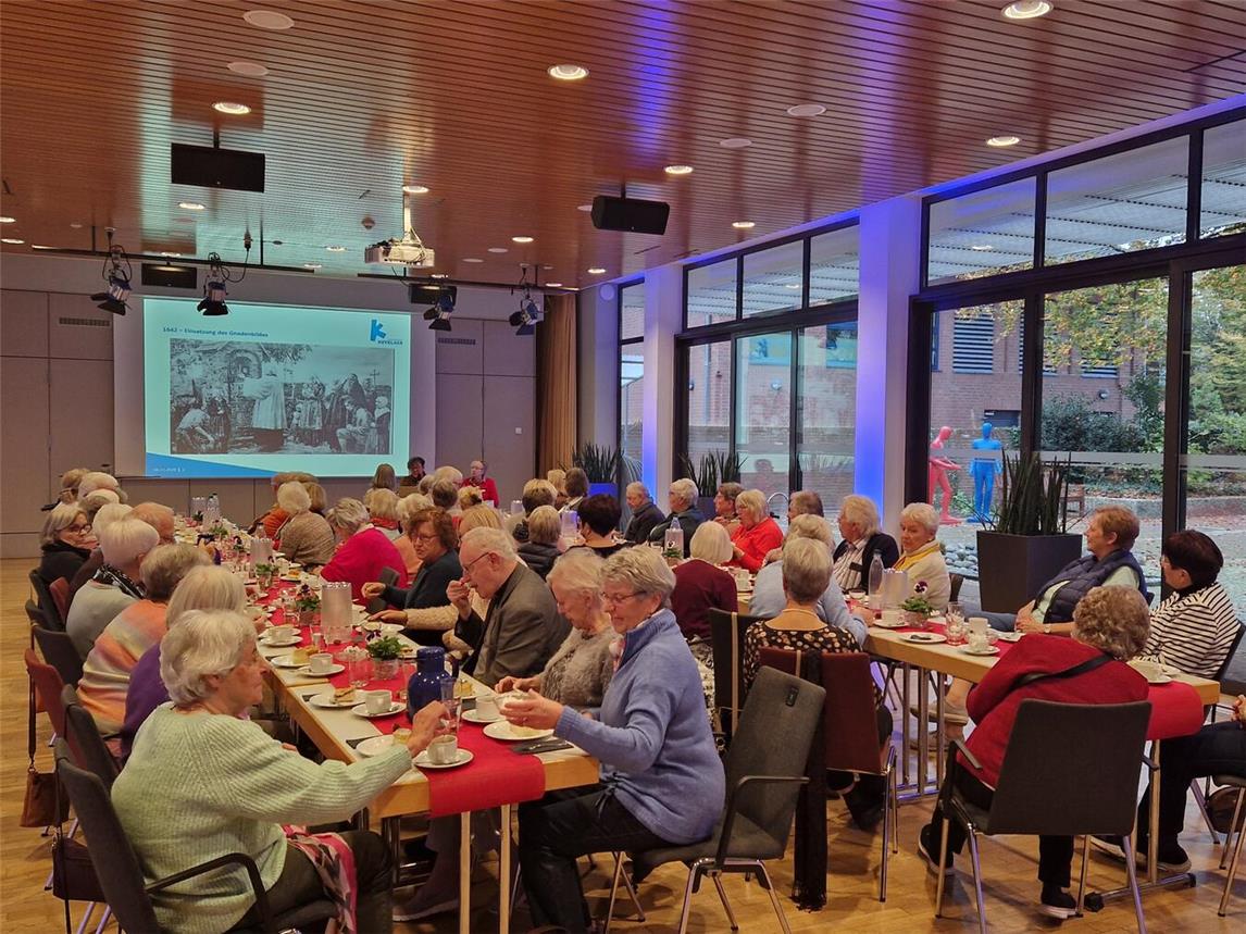 Zum Vortrag „Kevelaer – meine Stadt und ihre Menschen“ kamen über 50 Interessierte ins Konzert- und Bühnenhaus. Foto: © Wallfahrtsstadt Kevelaer