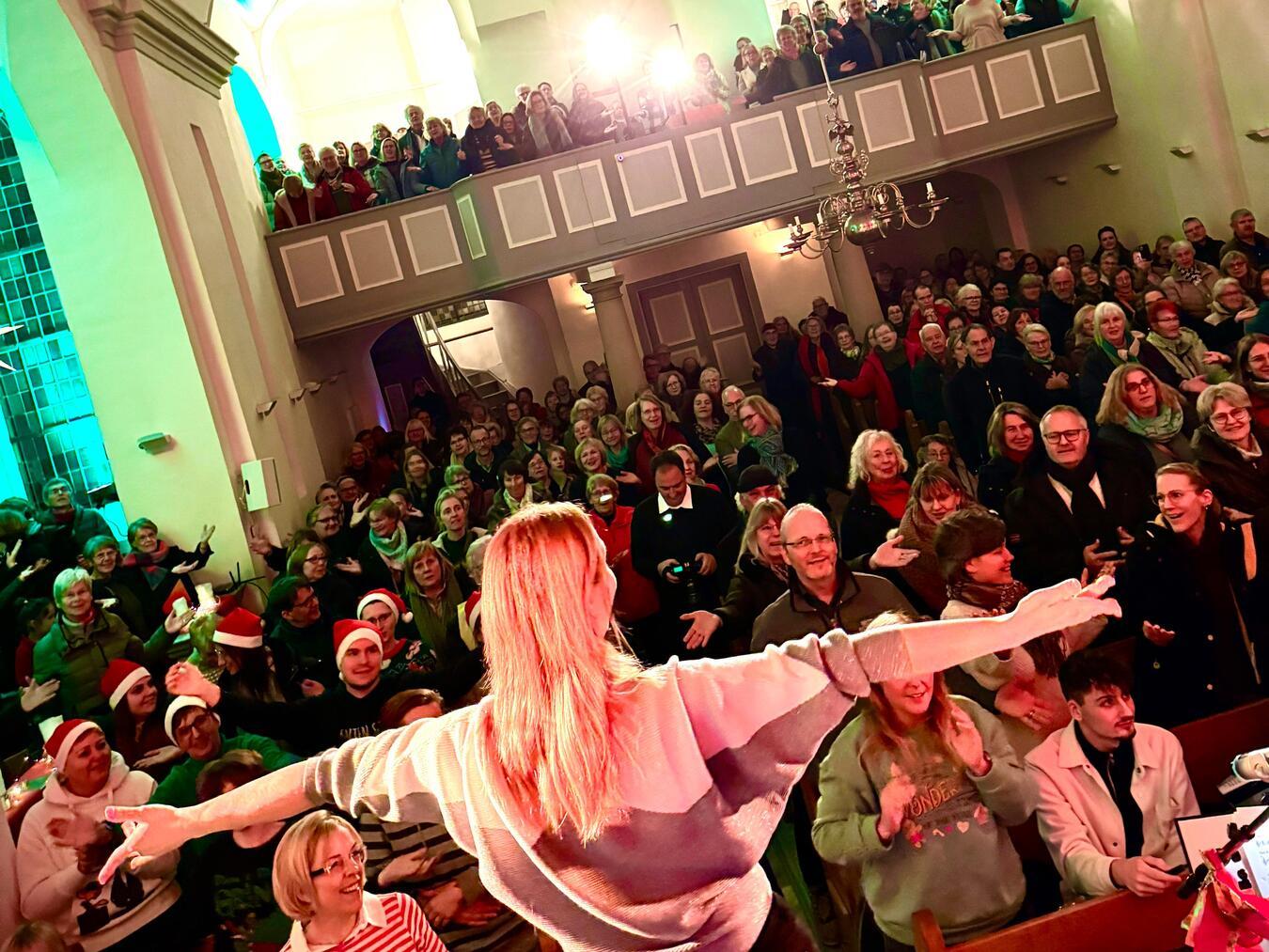 Zum Weihnachts-MitsingDing strömten zahlreiche Menschen in die evangelische Kirche. Foto: privat