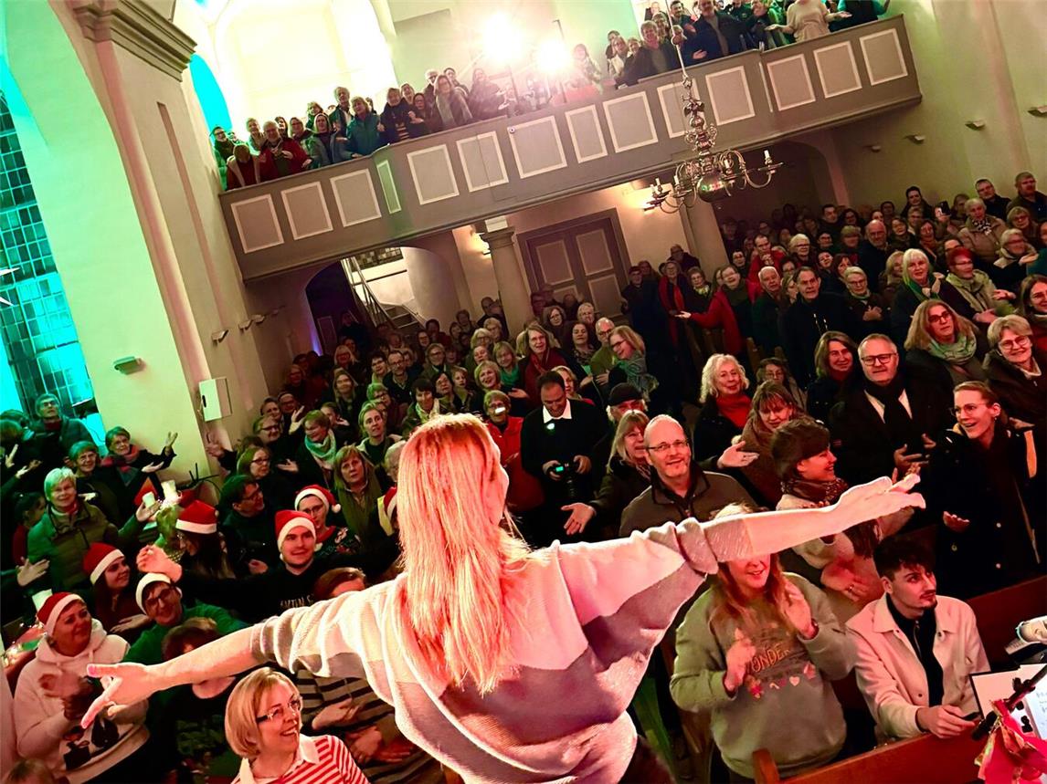 Zum Weihnachts-MitsingDing strömten zahlreiche Menschen in die evangelische Kirche. Foto: privat