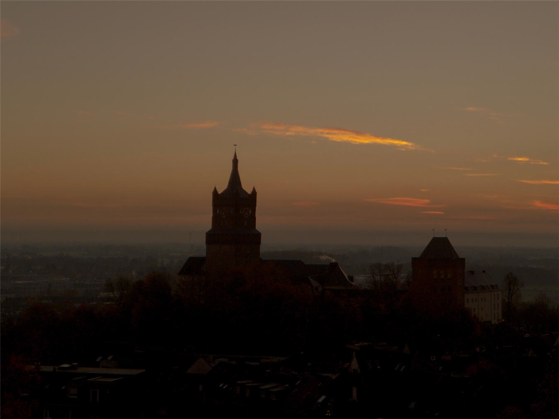 Zur Earth Hour bleibt auch die Schwanenburg wieder eine Stunde lang unbeleuchtet. Foto: Stadt Kleve