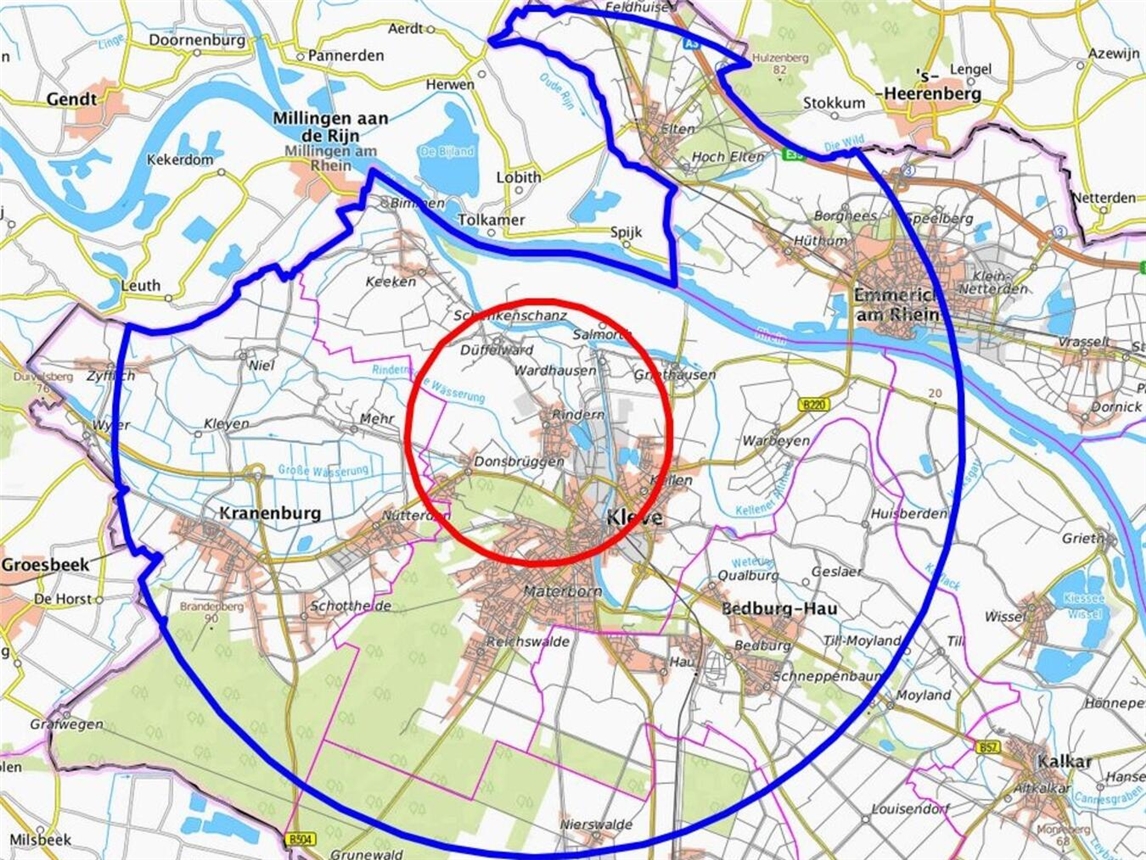 Zur Eindämmung der Übertragungsgefahr wurde um den betroffenen Betrieb jeweils eine Schutz- und Überwachungszone errichtet. Grafik: Kreis Kleve