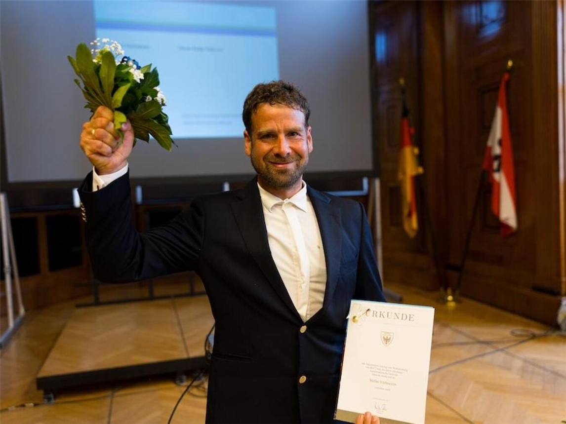 Zur Feierstunde des Wanderrudertreffens wurde Stefan Verhoeven der dritte Äquatorpreis verliehen. Foto: Marcel Kipke / DRV