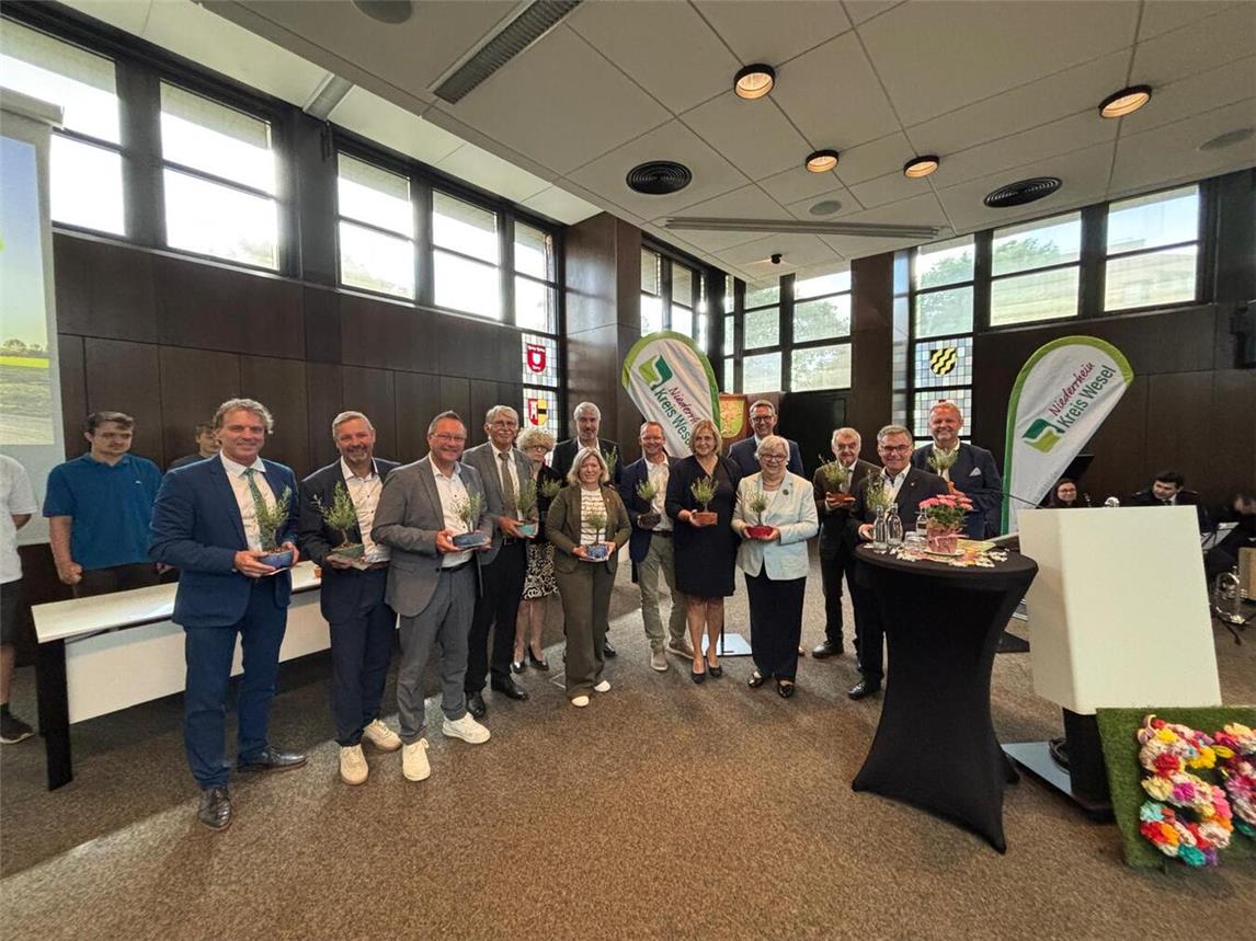 Zur Feierstunde erschienen auch mehrere Bürgermeister und weitere geladene Gäste. Foto: Kreis Wesel