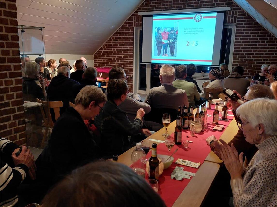 Zur Jahrsrückblick-Feier war das „Sitzplatzlimit“ im Vereinsheim ausgeschöpft. Foto: privat