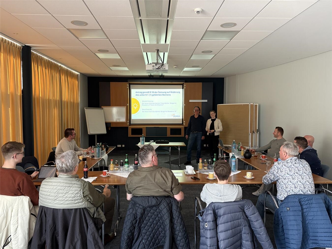 "Mitgliederversammlung der Wählergemeinschaft in Straelen, Gruppenfoto im Versammlungsraum"