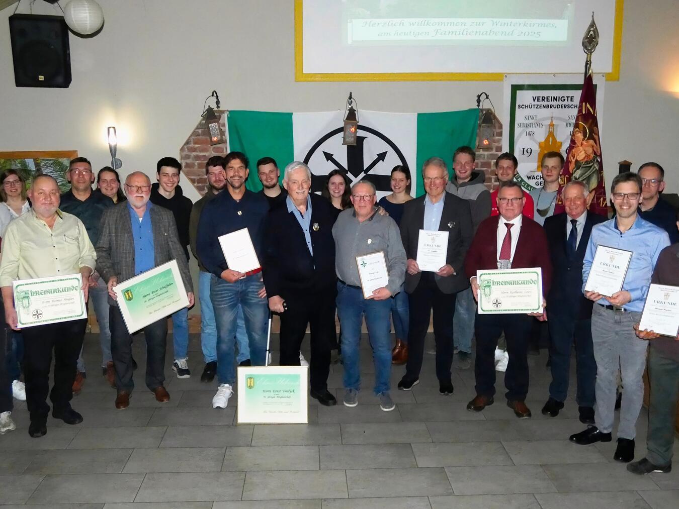 Gelungene Winterkirmes
in Wachtendonk-Gelinter Zur Winterkirmes gehörten unter anderem die Auszeichnungen für langjähige Treue und besondere Verdienste. Foto: privat