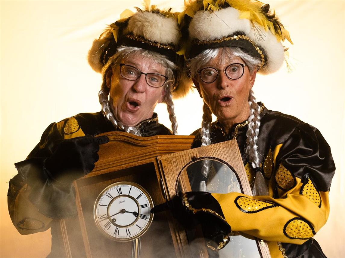 Zwei Funken in der Zeitmaschine schauen verdutzt. Foto: privat