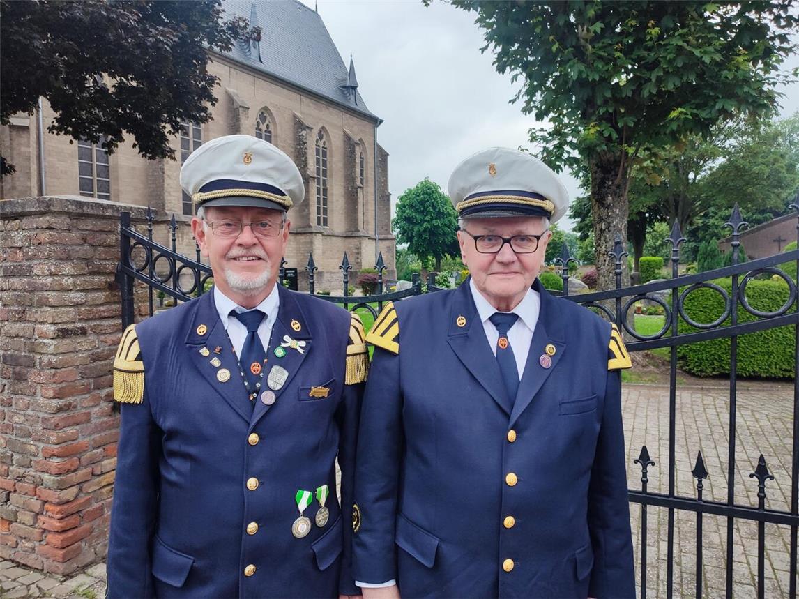 Zwei Vereins-„Dinos“: Heiner Kelputt (l.) und Günther Eugeling. Foto: BSV Till-Moyland
