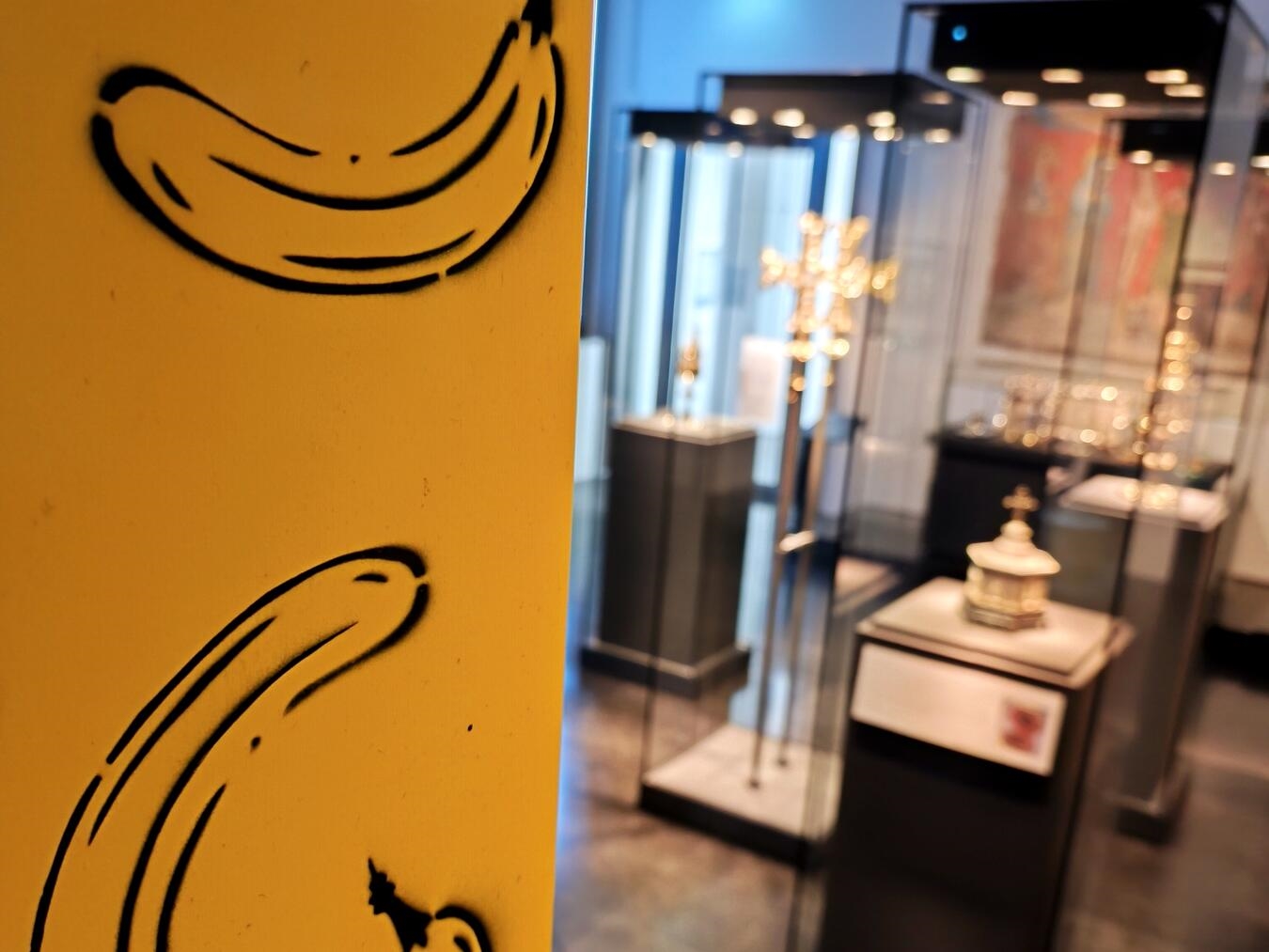 "Baumgärtels Motive zwischen sakralen Kunstschätzen, kulturhistorische Objekte im Museum"