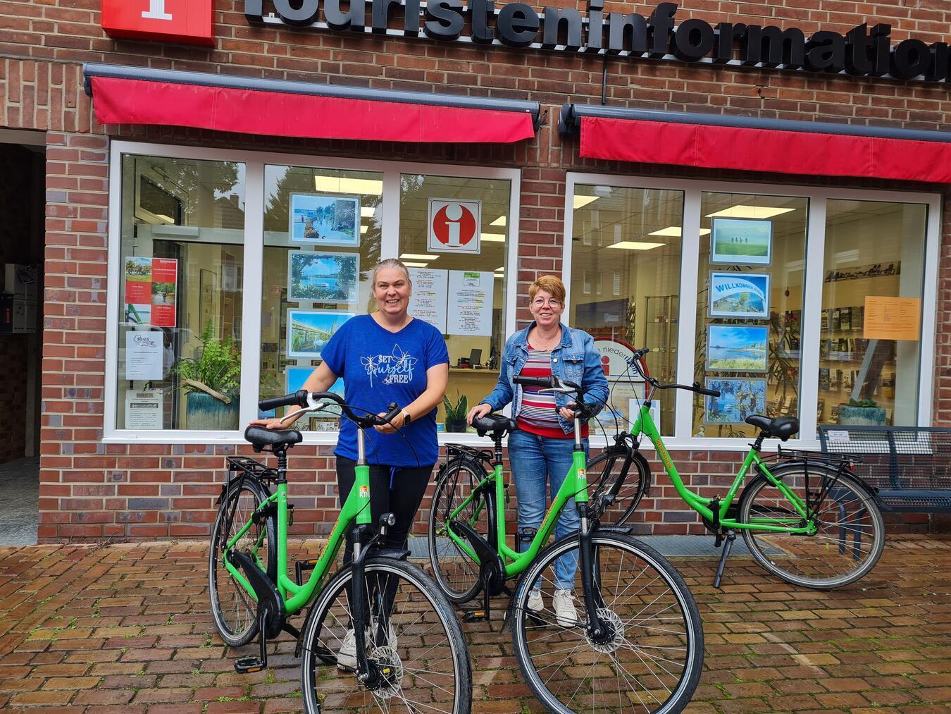 Zwölf Radtouren haben Melanie Brinkmann und Heike Schölzel ausgearbeitet. Foto: Stadt Rees
